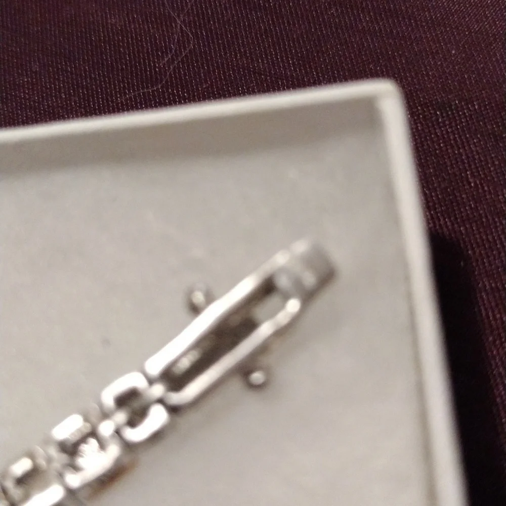 Lovely 7" bracelet - silver with gold tone finish & clear glass stones - Picture 4 of 5